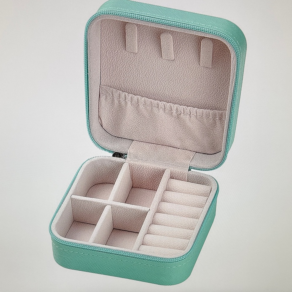 Audrey Hepburn Stylish Tiffany Fashion Blue Small Jewelry Box NWT - Picture 2 of 6